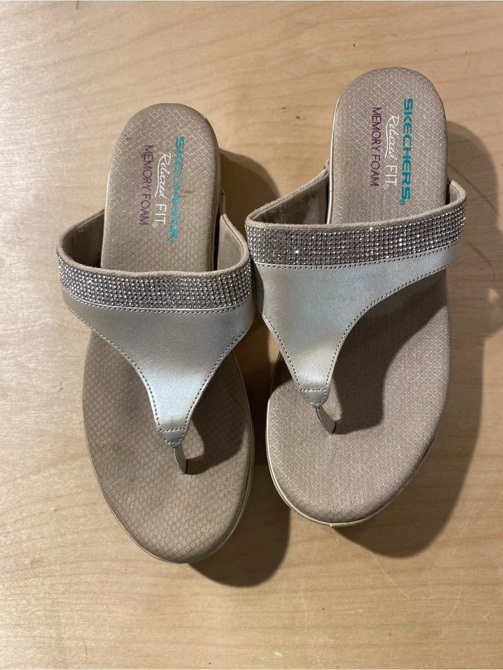 Skechers Relaxed Fit Womens Metallic Taupe Rhinestone Thong Sandals 7